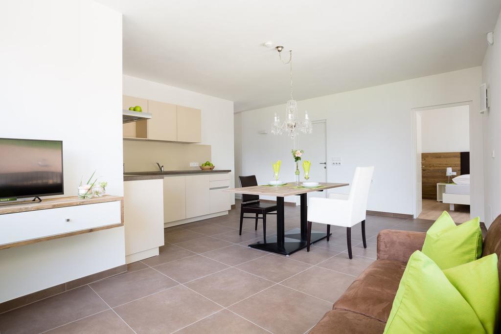 Ferienwohnungen Hochbrunner Terlano Bagian luar foto